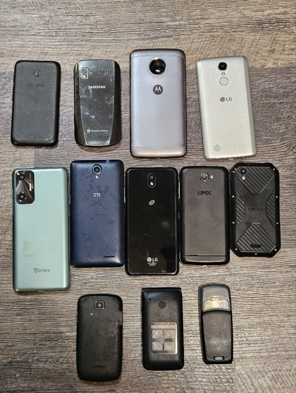 LOT 12 Mix Cellphones..UNTESTED